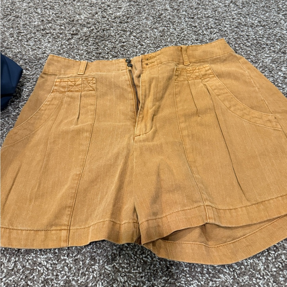 ❤️Universal Threads Mustard Yellow shorts